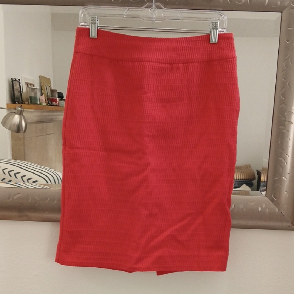 Chic Red Textured Pencil Skirt